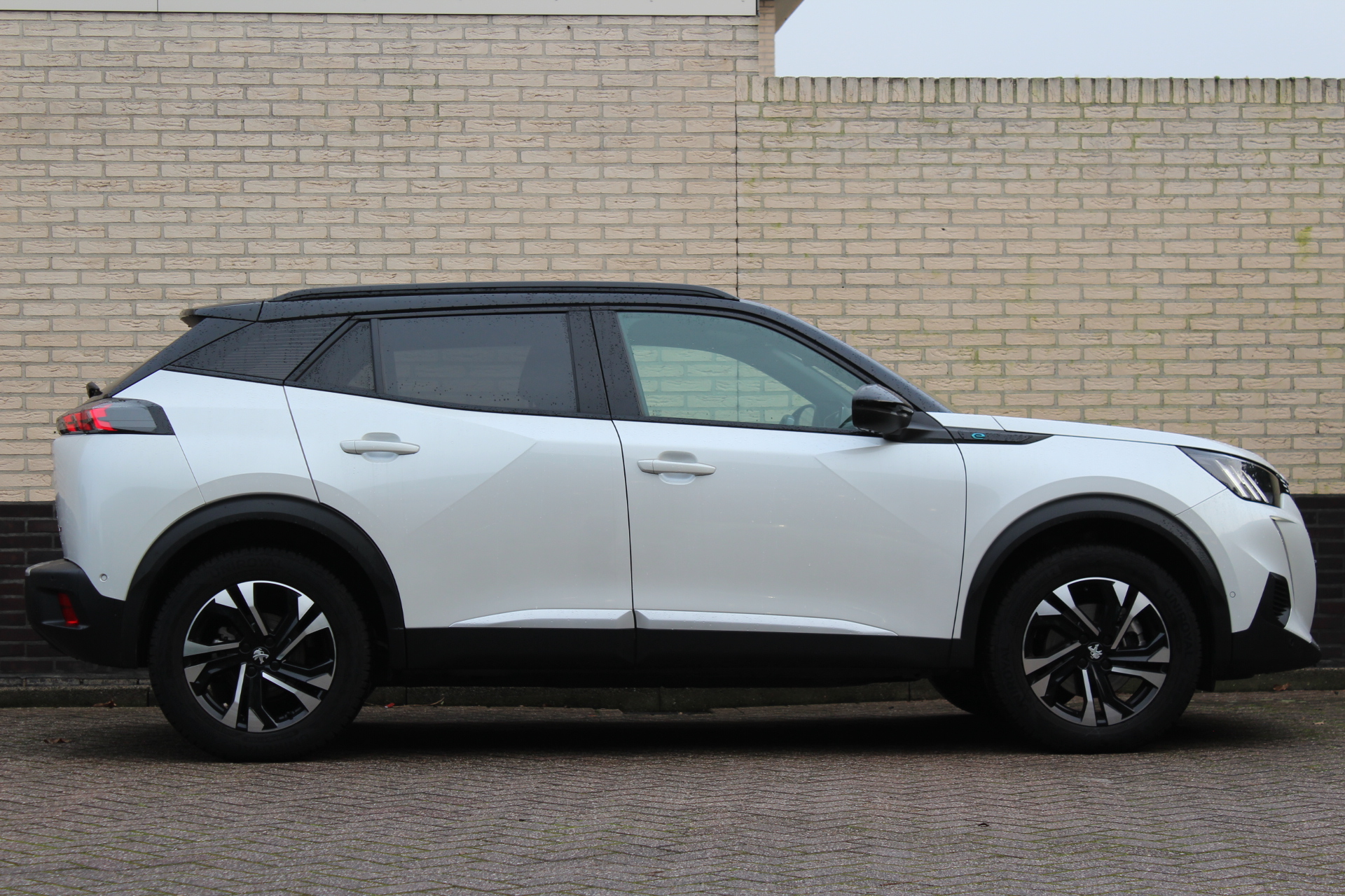Peugeot e-2008