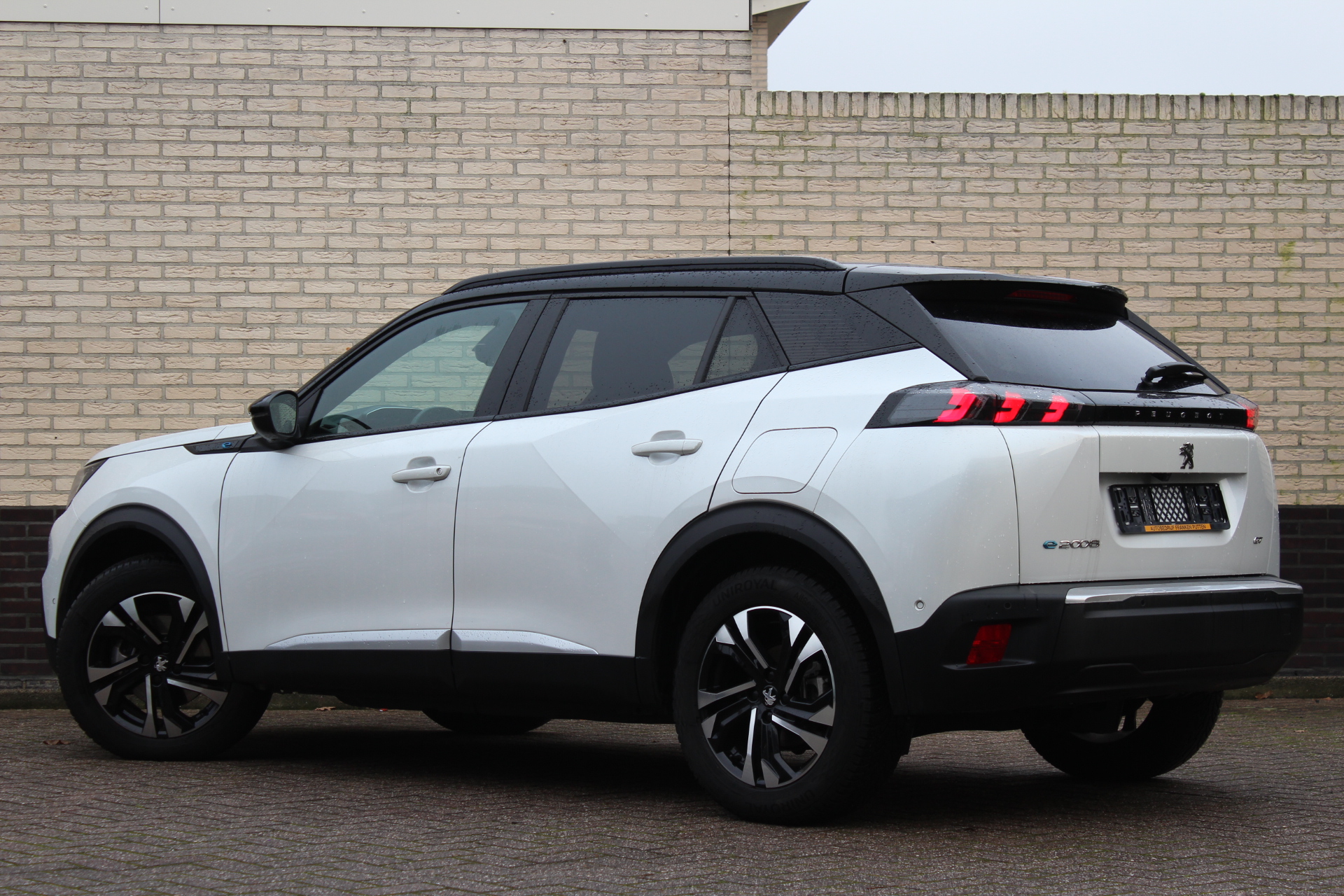 Peugeot e-2008