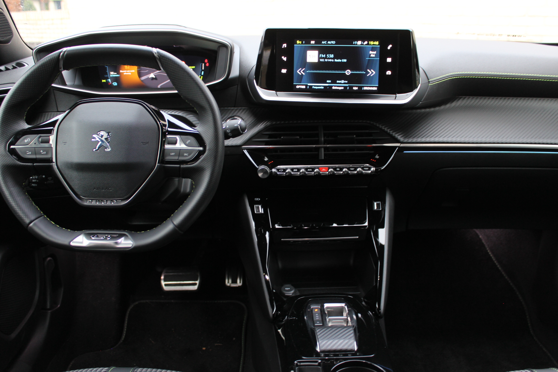 Peugeot e-2008