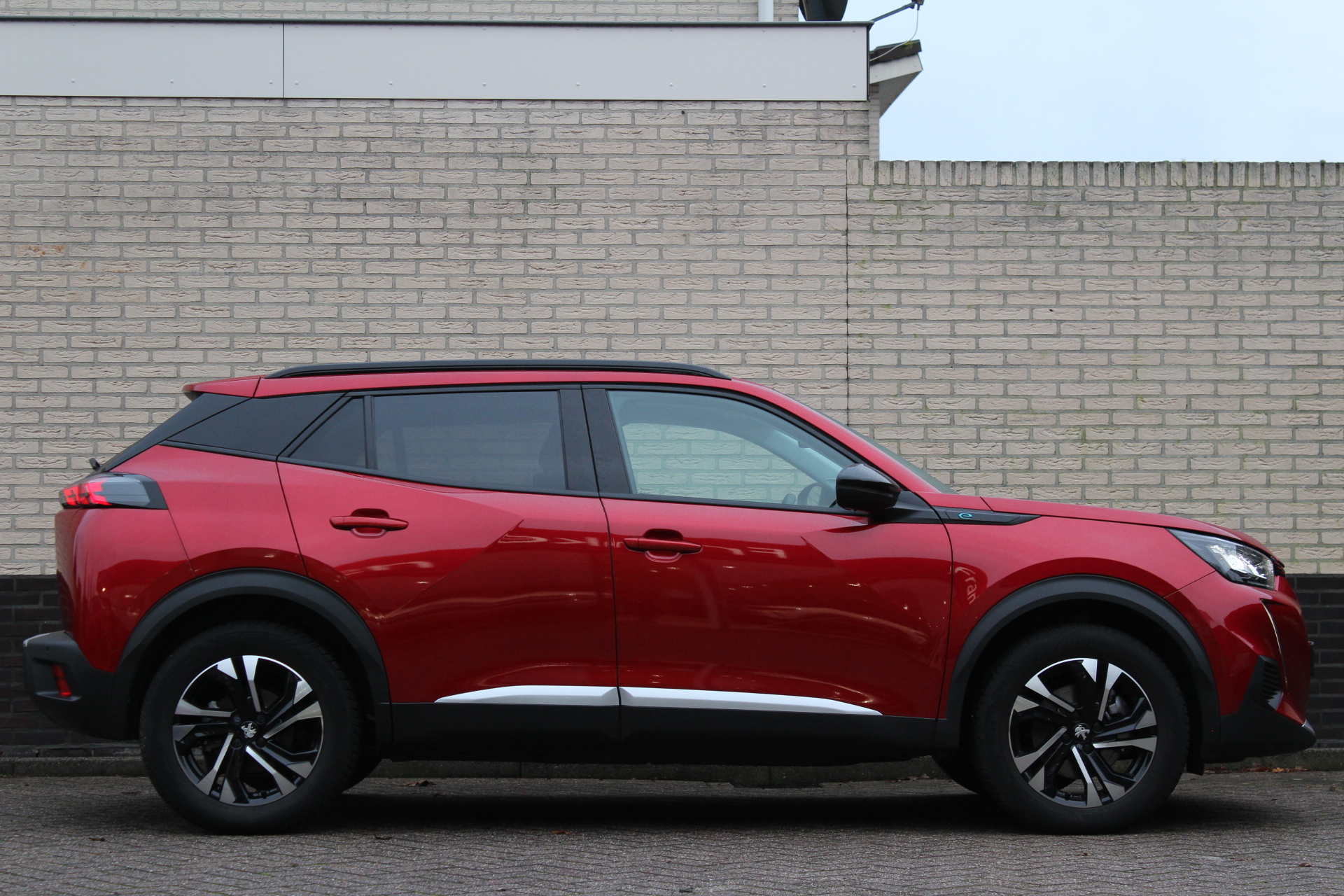 Peugeot e-2008