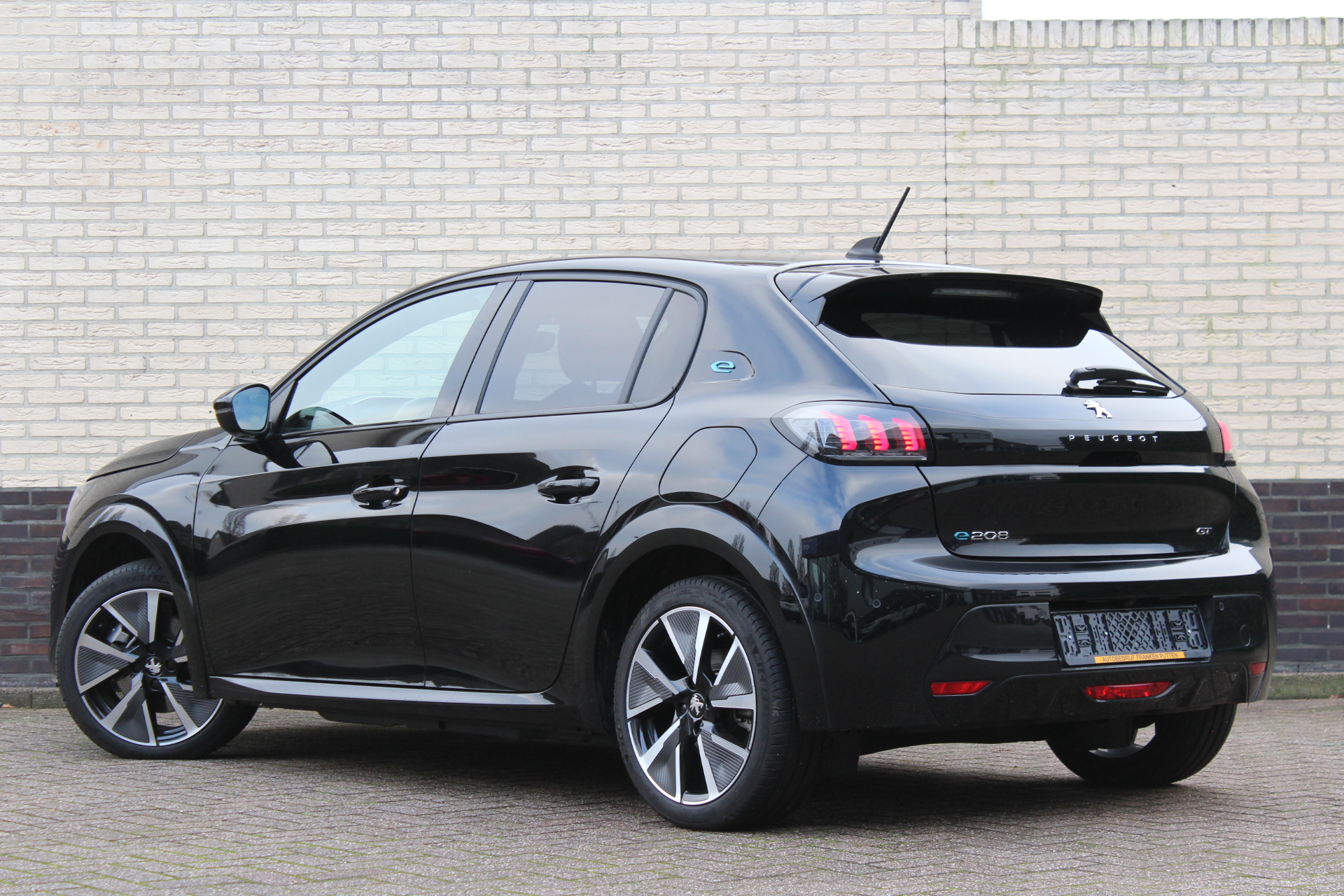Peugeot e-208