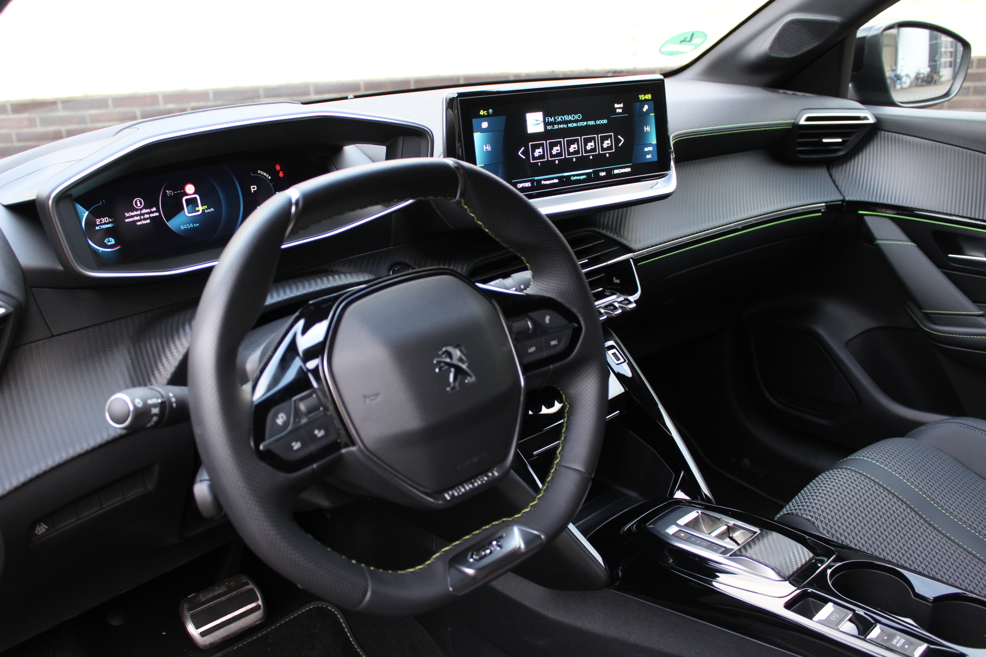 Peugeot e-208