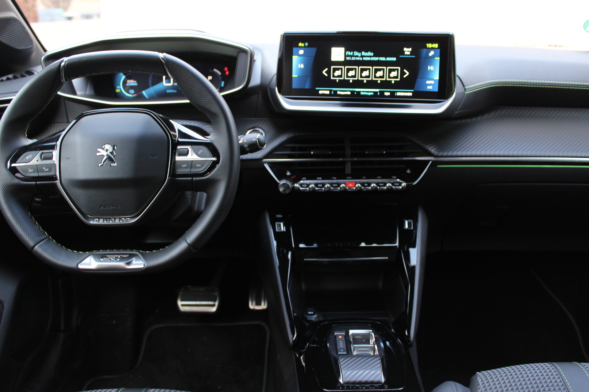 Peugeot e-208